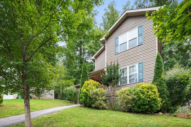 Foto del edificio - 3 Bedroom 1.5 bath house close to West Asheville, Great location!