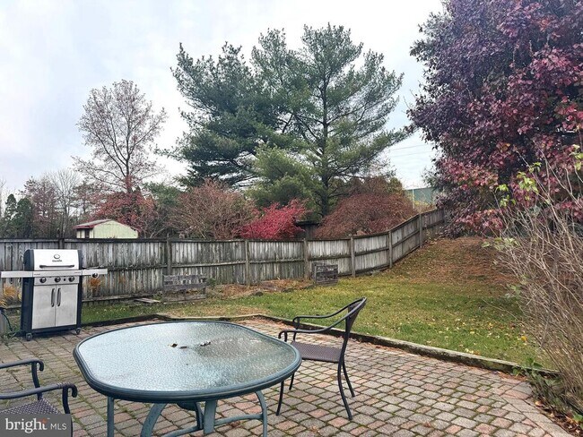 Foto del edificio - 225 Cedar Dr