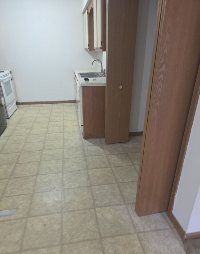 Foto del edificio - Great 3 Bed 2 Bath 2 Car Garage Flat Duplex- Pets ok!