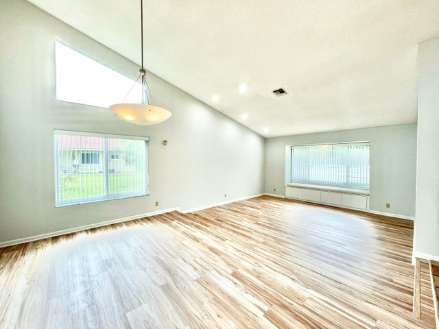 Foto del edificio - 11933 Waterwood Dr