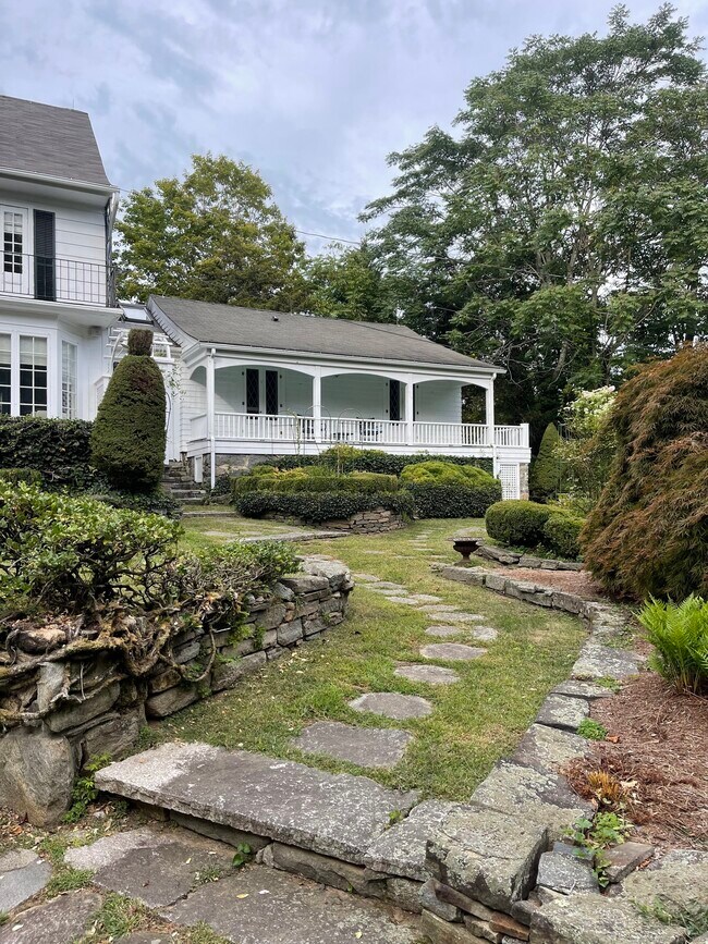 Foto del edificio - 856 Boston Post Rd