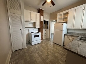 Building Photo - 807 8th St