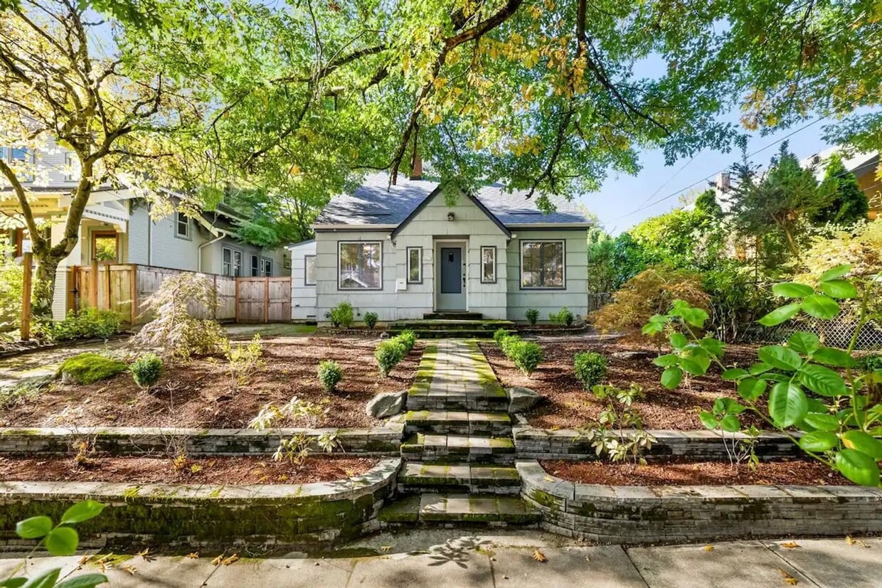 Primary Photo - 2 Bed, 1 Bath in the Irvington Neighborhood!