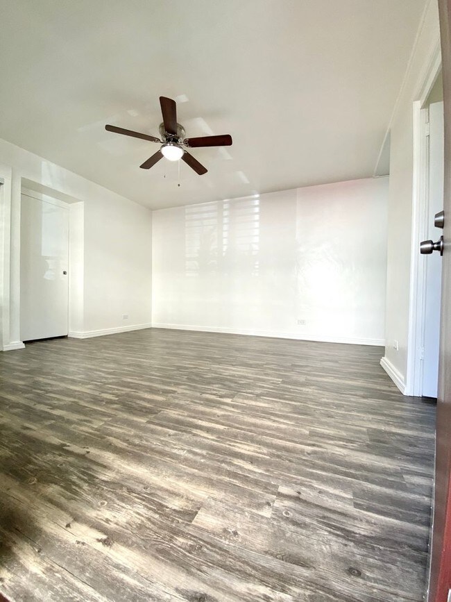 Building Photo - 2420 Kuhio Ave.
