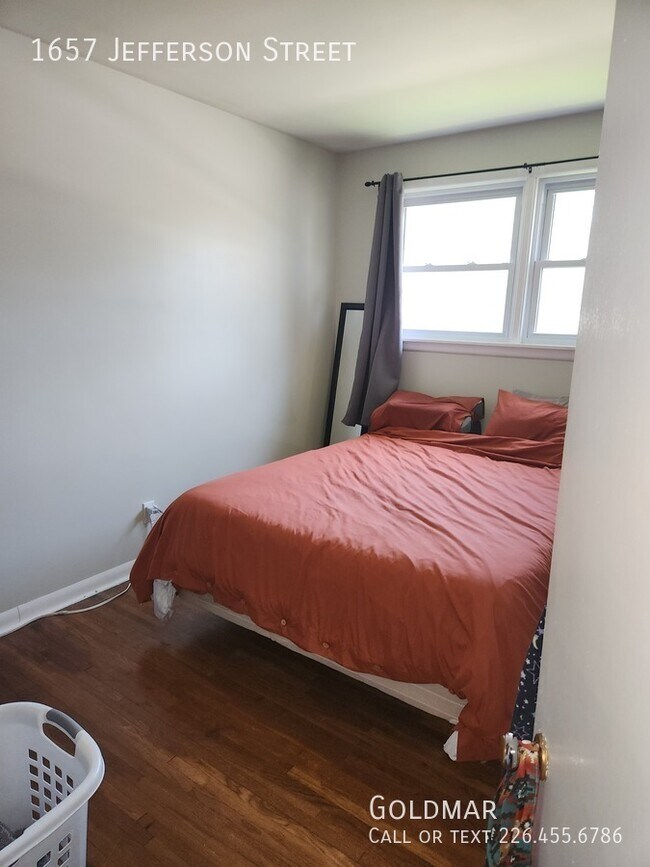 Building Photo - Single Family Home in Central Windsor
