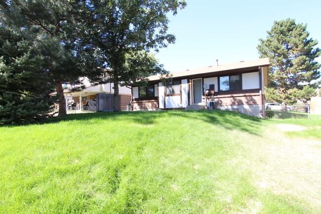 Building Photo - 2282 S Braun Way