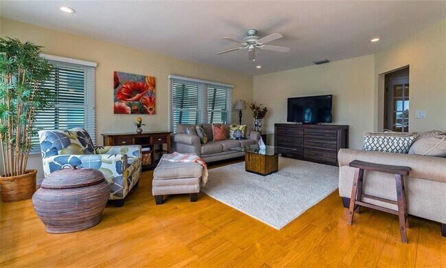 Building Photo - 2805 Pass a Grille Way