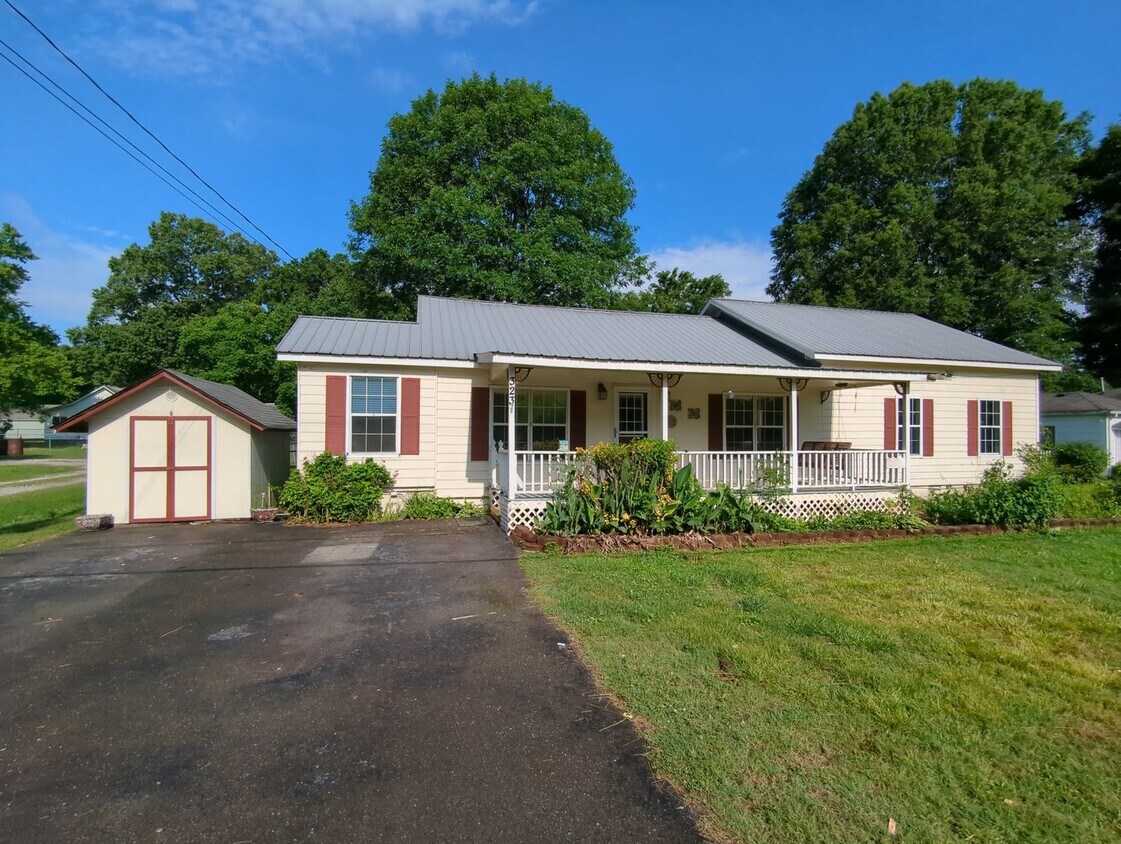 Primary Photo - Chickamauga House Available