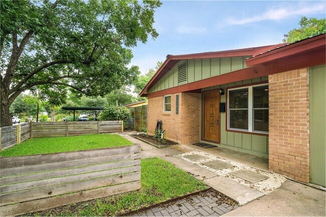 Foto del edificio - 5205 Brookdale Ln