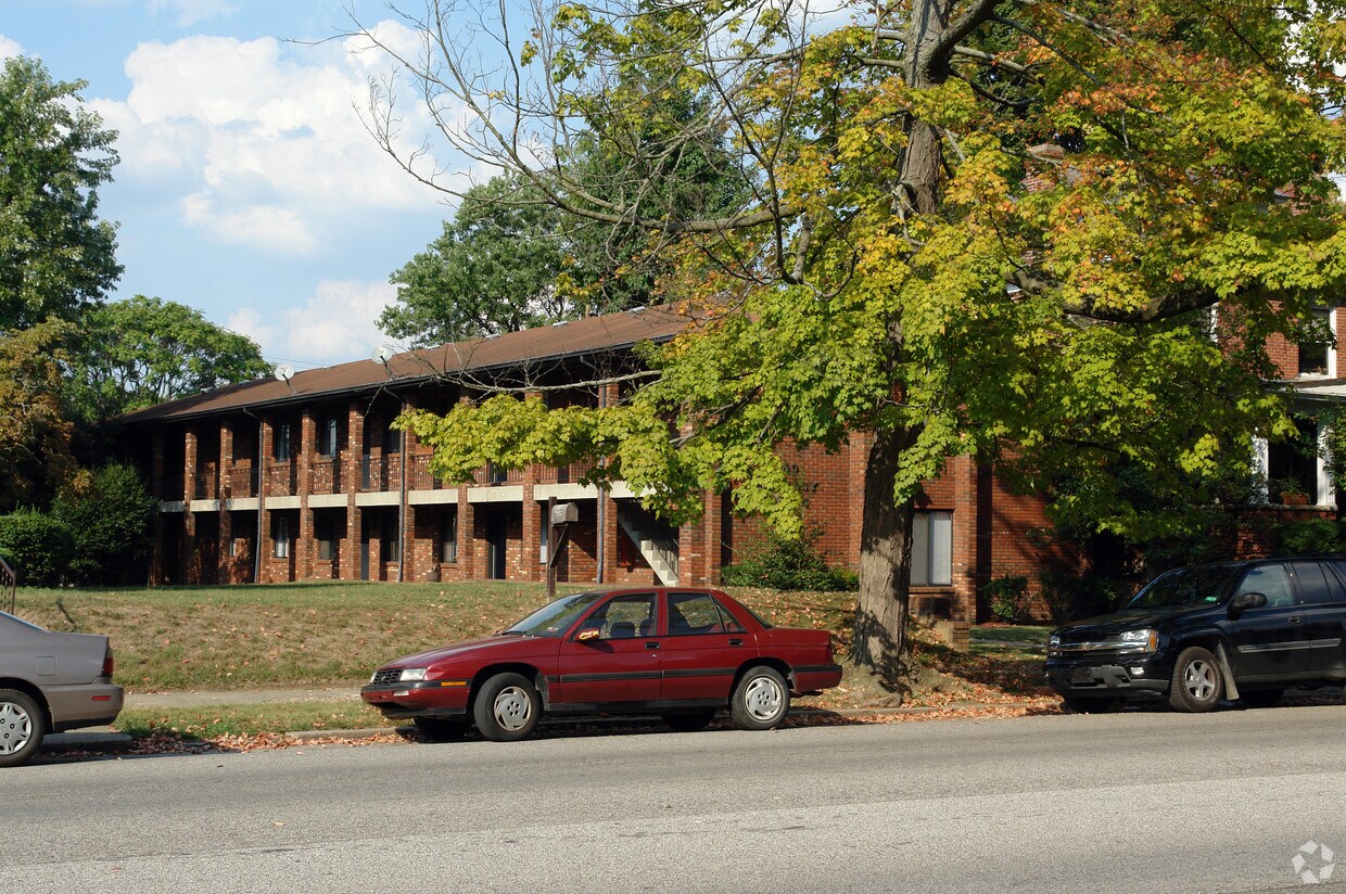 Building Photo - 240 6th Ave