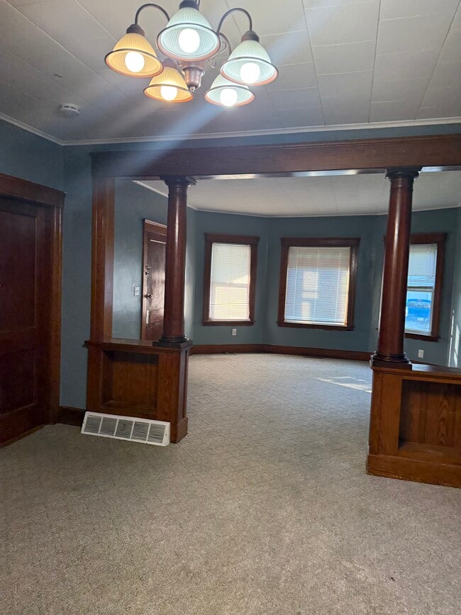 Building Photo - 41 Elm St