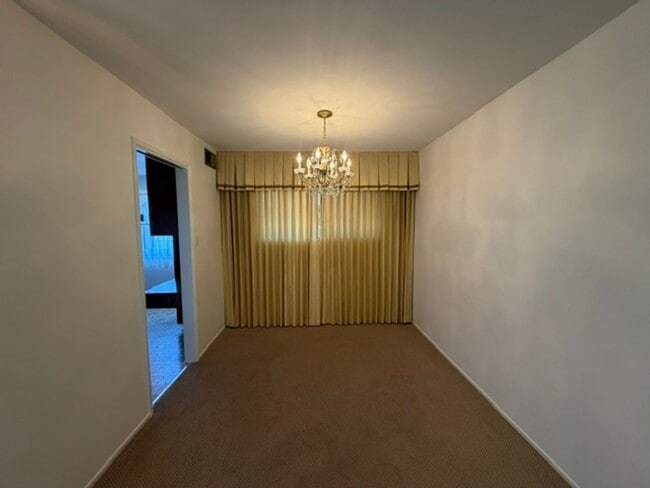 Building Photo - 460 Mariposa Dr