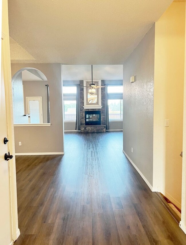 Building Photo - Open Ranch with 3 beds 2 baths and a 2-car...