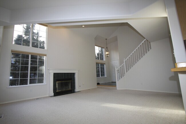 Building Photo - 3 Bedroom West Anchorage Townhouse