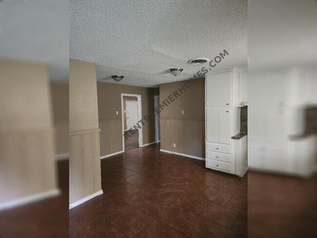 Foto del edificio - 6404 Martha Ln