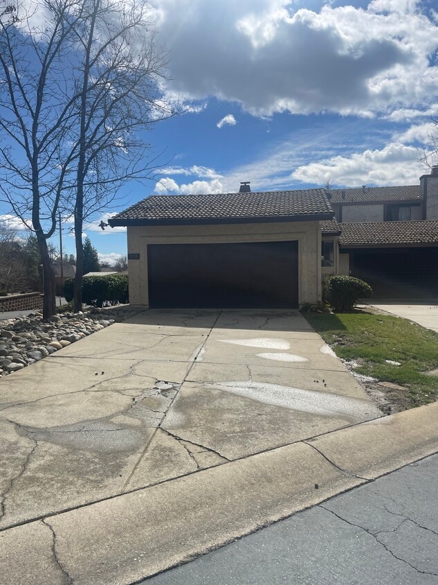 779 Flower Ash Ln, Redding, CA 96003 Townhome Rentals in Redding CA