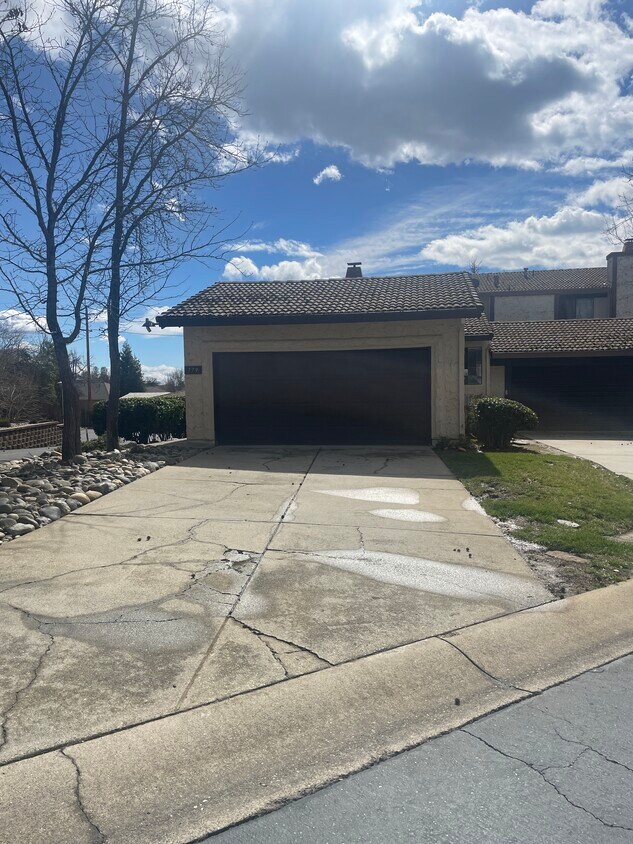 779 Flower Ash Ln, Redding, CA 96003 Townhome Rentals in Redding CA