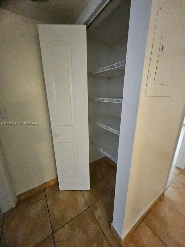 Foto del edificio - 11570 NW 42nd St