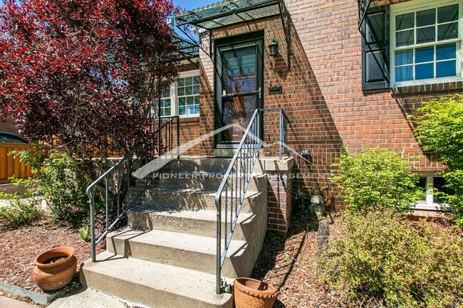 Photo - Beautiful Home With Central A/C and Enclosed Backyard