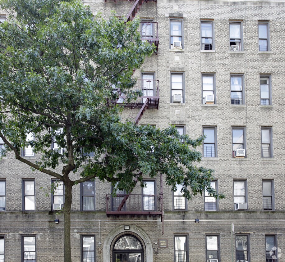 Building Photo - 3050 Perry Ave