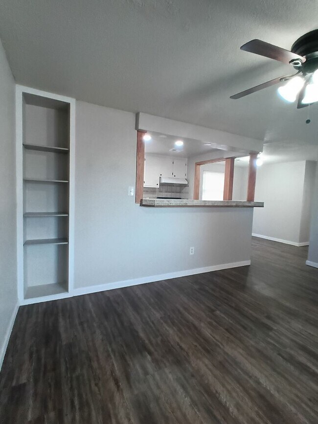 Building Photo - Cute Remodel - Midwest City Schools!