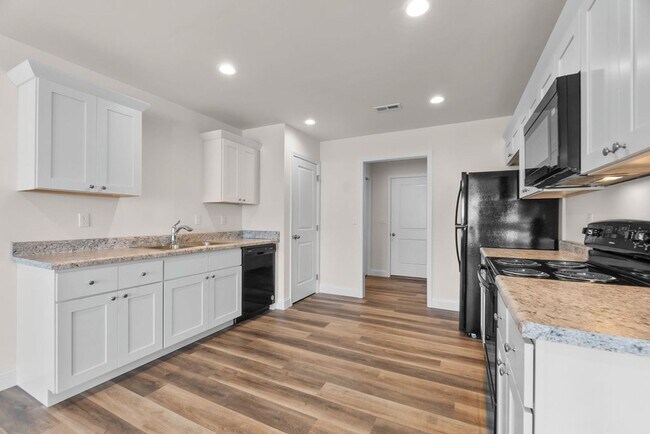Building Photo - Highland Point Dr  810/812