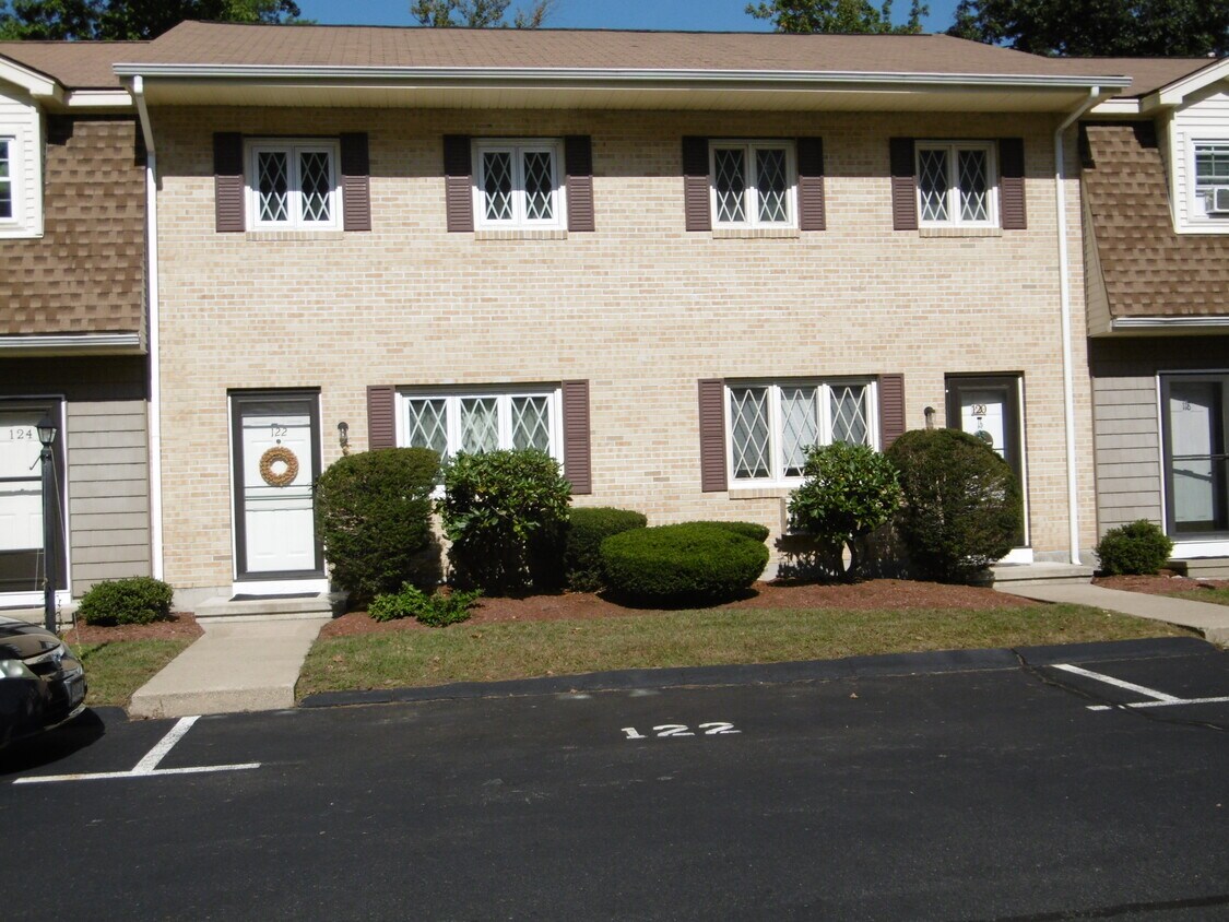 Foto principal - 122 Golfview Dr