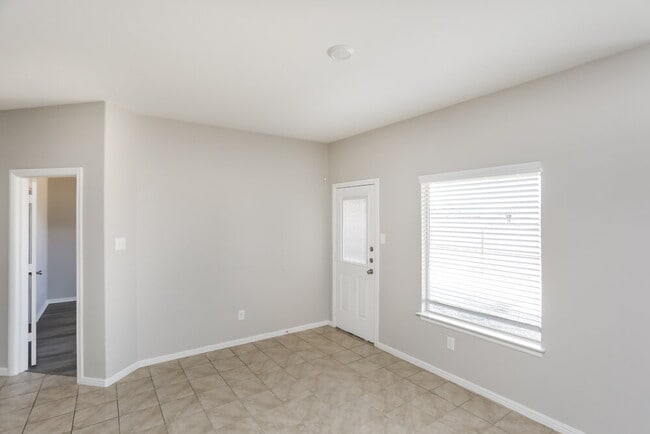 Building Photo - 901 Walls Blvd