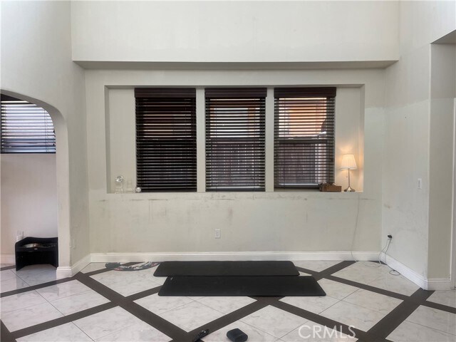 Foto del edificio - 2091 Lakeshore Dr