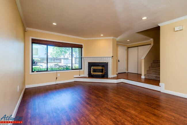 Building Photo - 629 S Ahwanee Ter