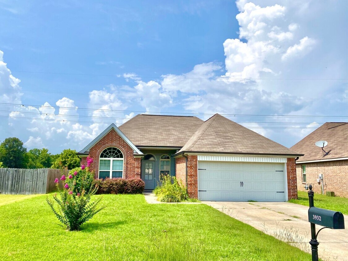 3932 Shae Pierce Dr Unit 1, Southaven, MS 38671 Room for Rent in