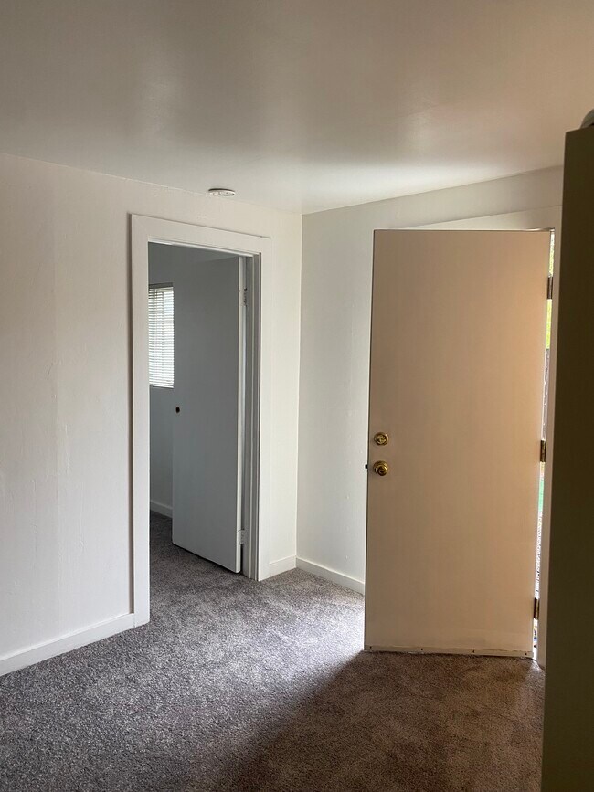 Building Photo - 410 Carrillo St