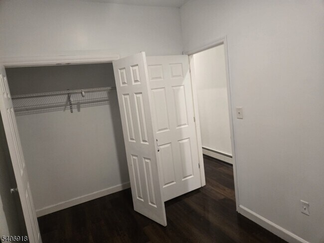 Foto del edificio - 38 11th Ave W