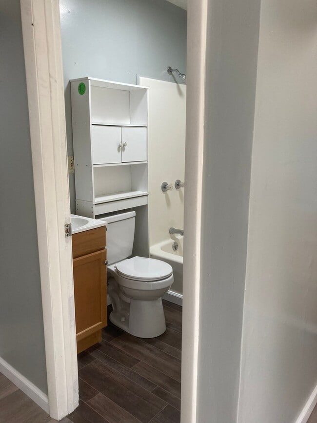 Building Photo - 2 bedroom - 1 bathroom