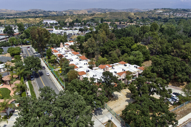 Foto del edificio - Whispering Oaks Apts