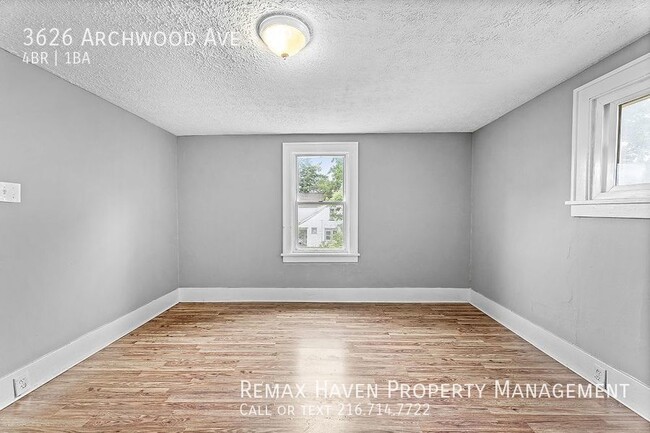 Foto del edificio - 3626 Archwood Ave UP, Cleveland - Spacious...