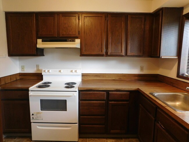 Building Photo - 219 SE Sweetbriar Ln