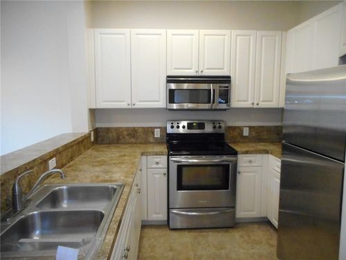 Building Photo - 2572 Riverside Dr