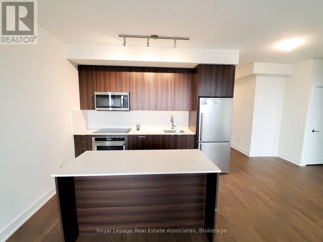 Photo du bâtiment - 5 Mabelle Ave