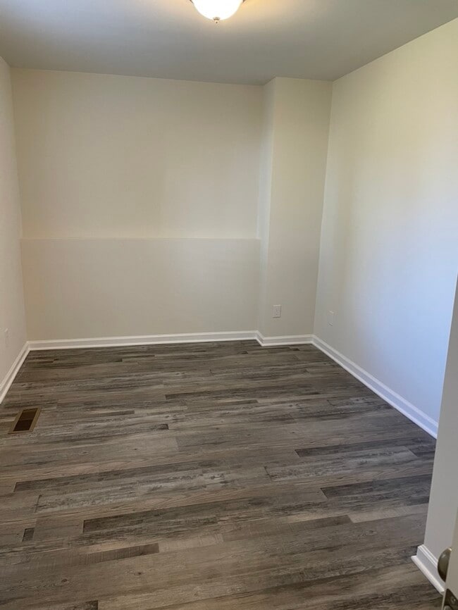 Building Photo - 160 Rockleigh Dr