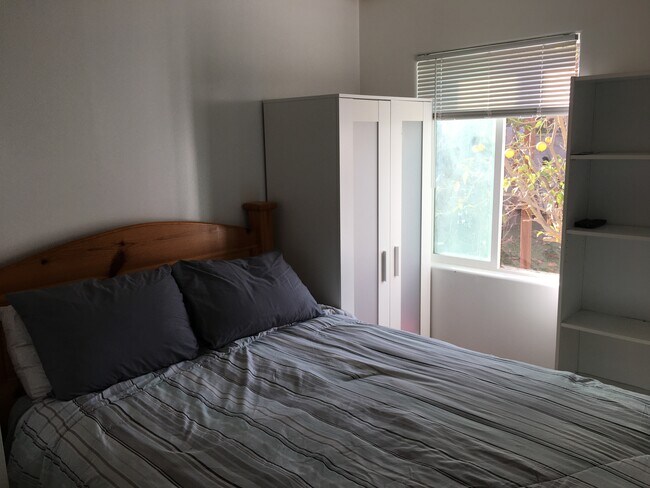 Foto del edificio - 428 W Ellis Ave