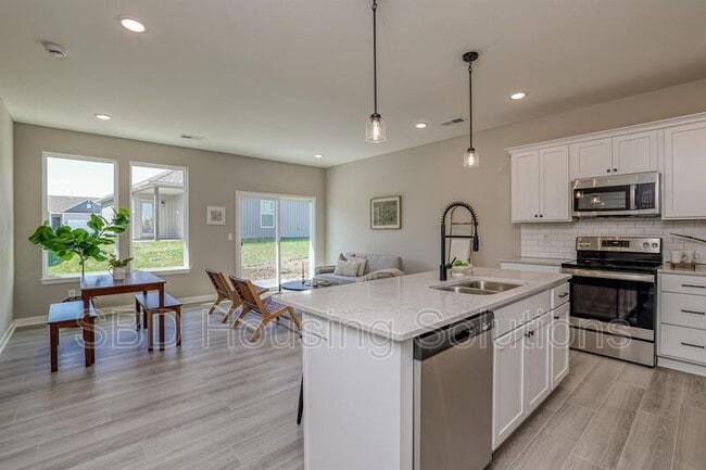 Building Photo - 27425 E Oak Vw Dr