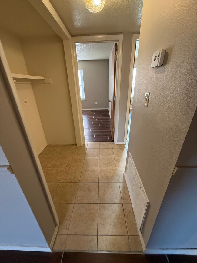 Foto del edificio - 2239 Alma Blvd