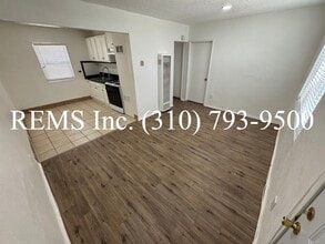 Building Photo - 12035 S Willowbrook Ave