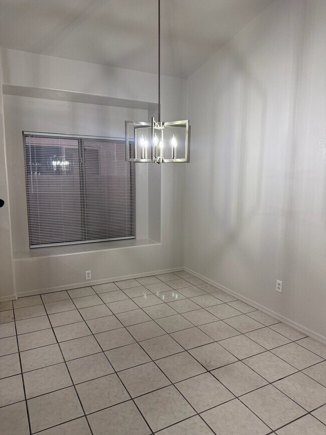 Foto del edificio - 7949 N Panamint Dr