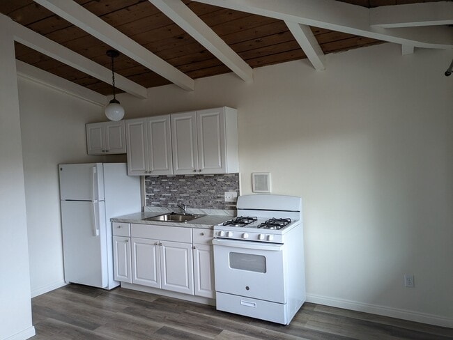 Building Photo - 7002 Linda Vista Rd