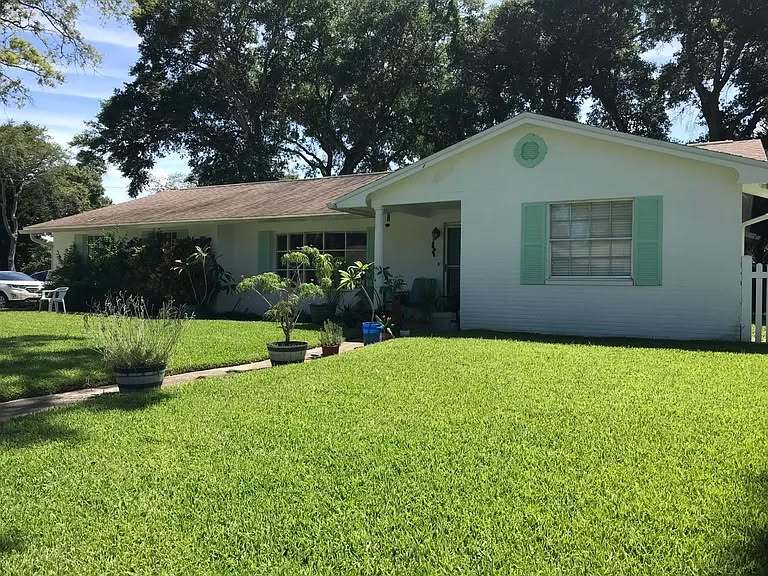 Primary Photo - 700 Lindenwood Cir E