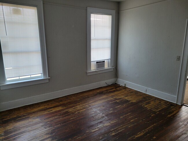 Building Photo - 1520 Central Ave