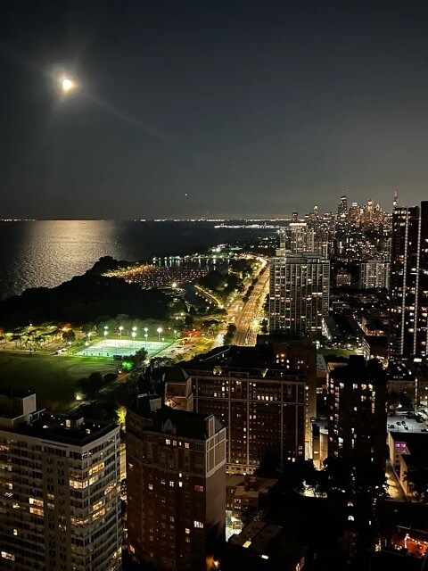 Foto del edificio - 655 W Irving Park Rd