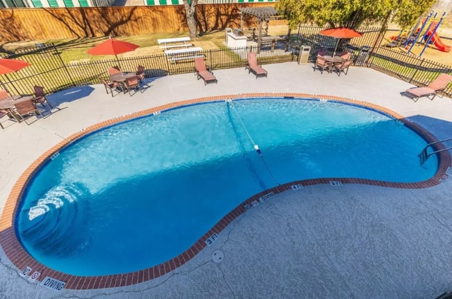 Building Photo - 2010 Estrada Pkwy